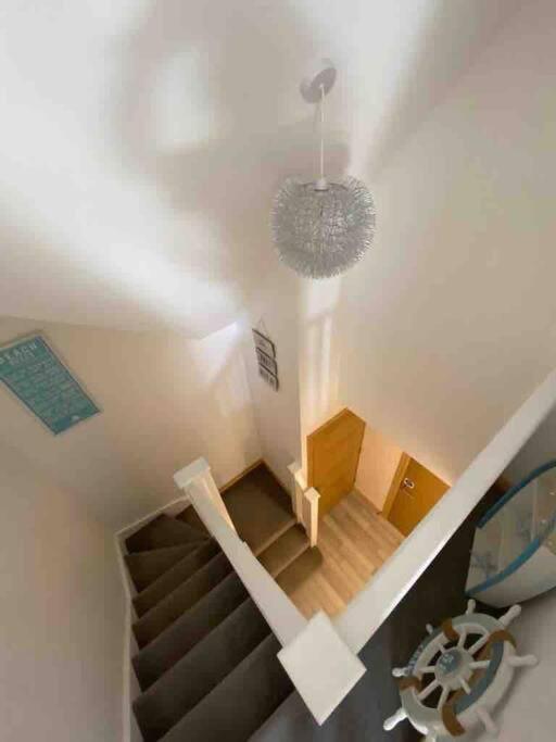 Large, Newly Renovated, Three Bedroom Town Centre Split Level Apartment With Free Parking, Sleeps Seven - Walking Distance To Beach Bournemouth Exterior photo